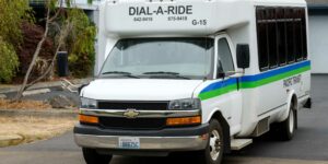 Dial-a-ride bus from Pacific Transit, Seaview, WA, USA (Adobe Stock / I. Dewar)