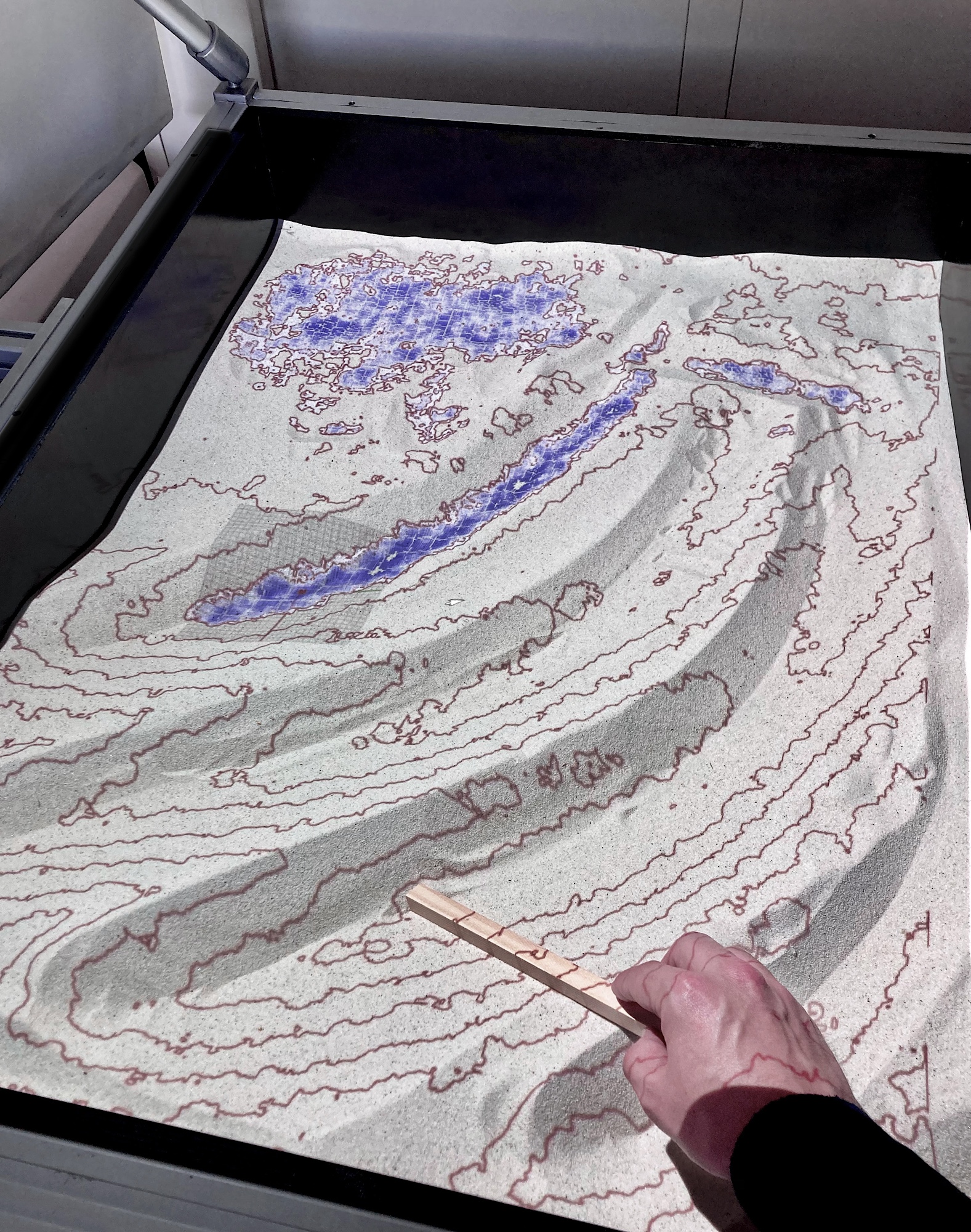 Sandwolkenkasten mit interaktiver Projektion